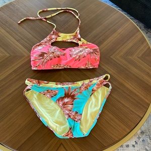 Super cute two piece swimsuit size large on both top and bottom.